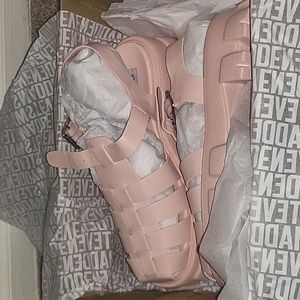 Steve Madden Monti Platform Fisherman Sandal